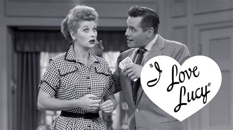  I Love Lucy -  Sitcom ย้อนยุคของคู่สามีภรรยาสุดฮาและความฝันอันบ้าคลั่ง!